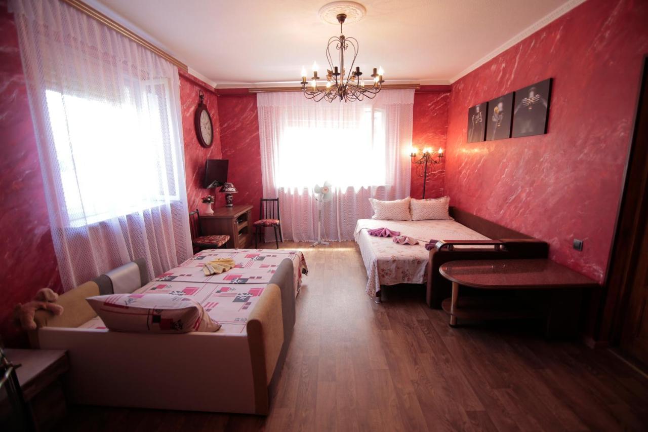 Guest House Kamenny Dom カロリノ・ブハス エクステリア 写真