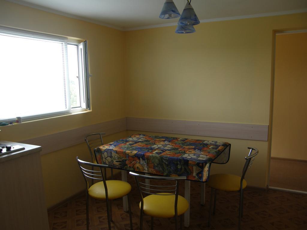 Guest House Kamenny Dom カロリノ・ブハス エクステリア 写真