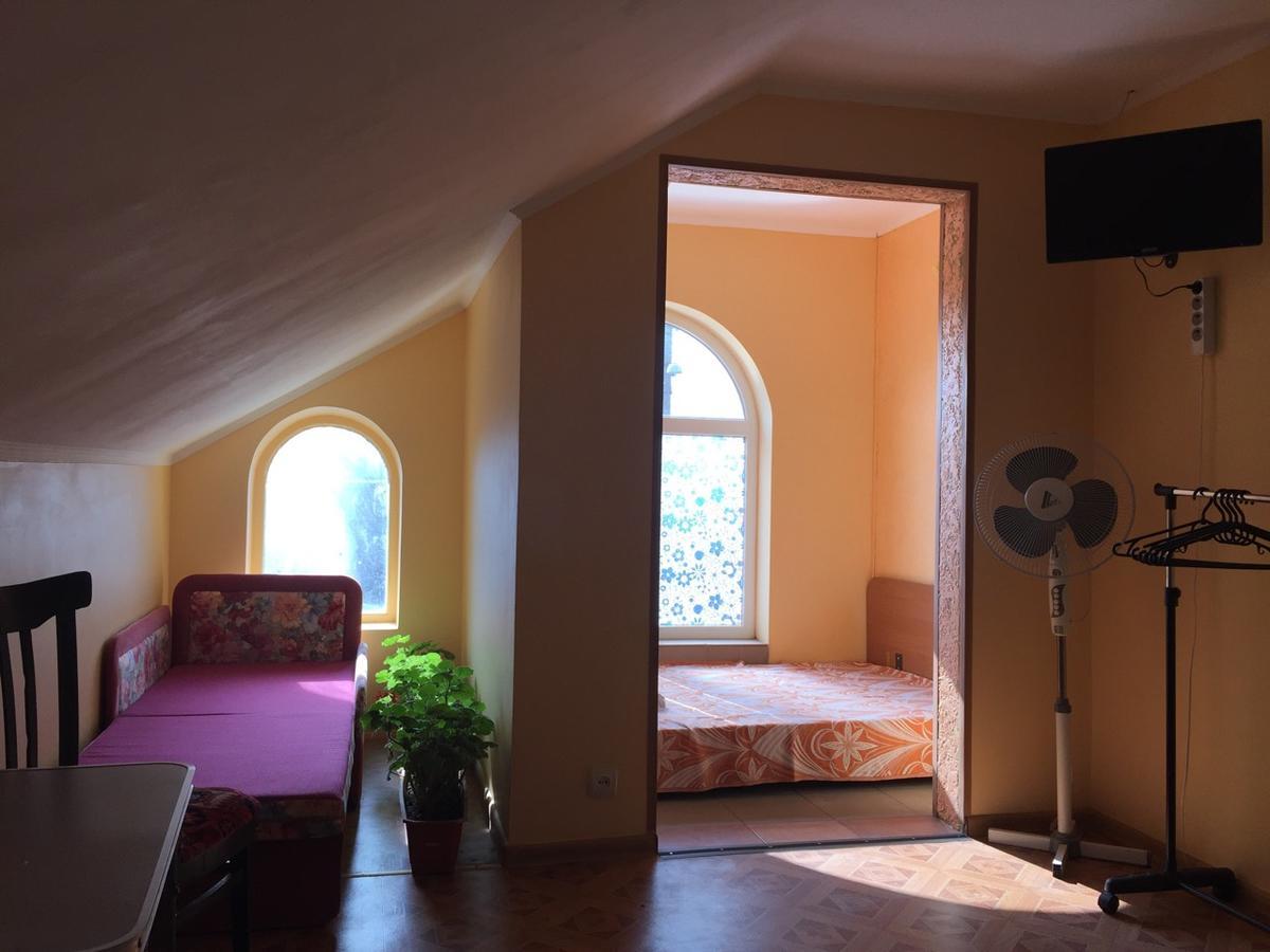 Guest House Kamenny Dom カロリノ・ブハス エクステリア 写真