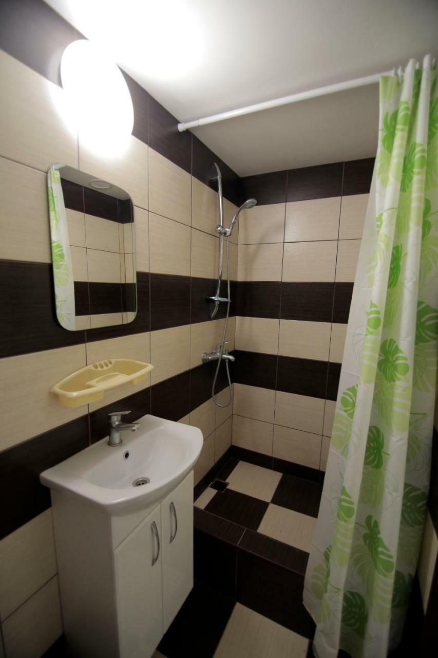 Guest House Kamenny Dom カロリノ・ブハス エクステリア 写真