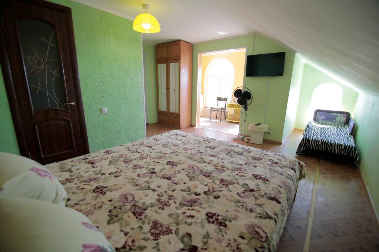 Guest House Kamenny Dom カロリノ・ブハス エクステリア 写真