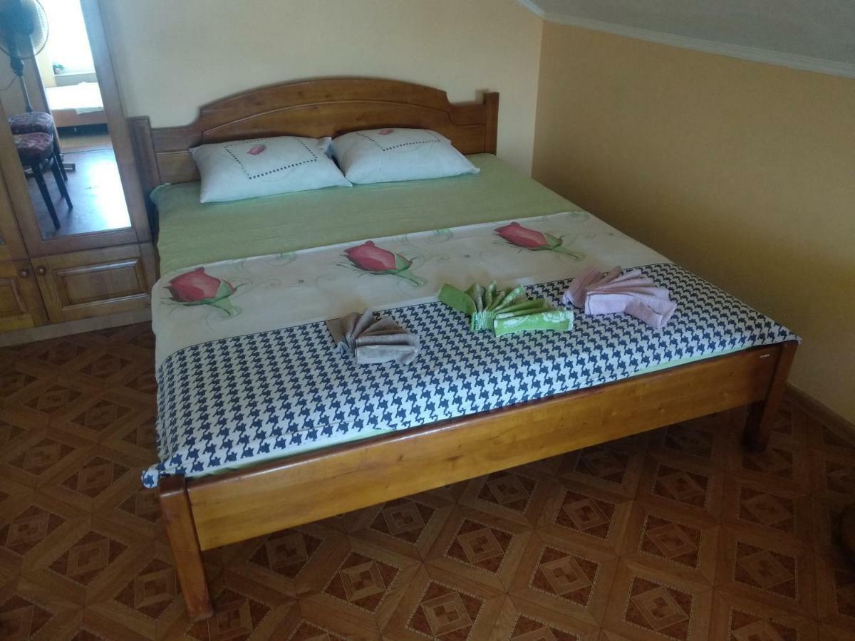 Guest House Kamenny Dom カロリノ・ブハス エクステリア 写真